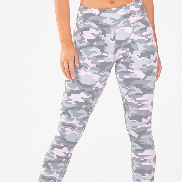 NWT *** Medium pink camo - Picture 2 of 2